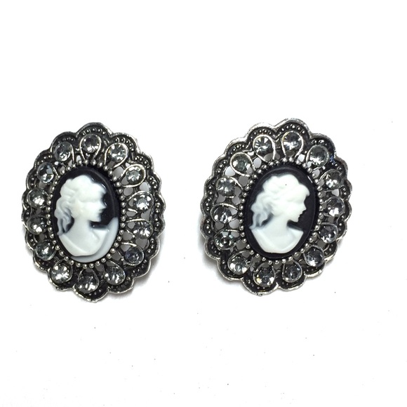 Jewelry - Cameo ear rings