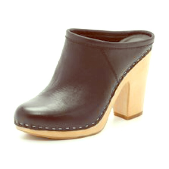 💄 Dolce Vita Leather Clogs