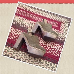 Steve Madden sz 8 Clogs