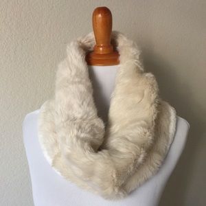 American Eagle Faux Fur Plush Snood