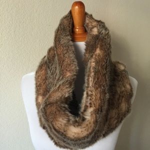 American Eagle Dark Faux Fur Cream Snood Plush Scarf Fuzzy
