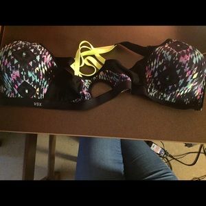 Victoria Secret Sport Bra (34D) never worn before.