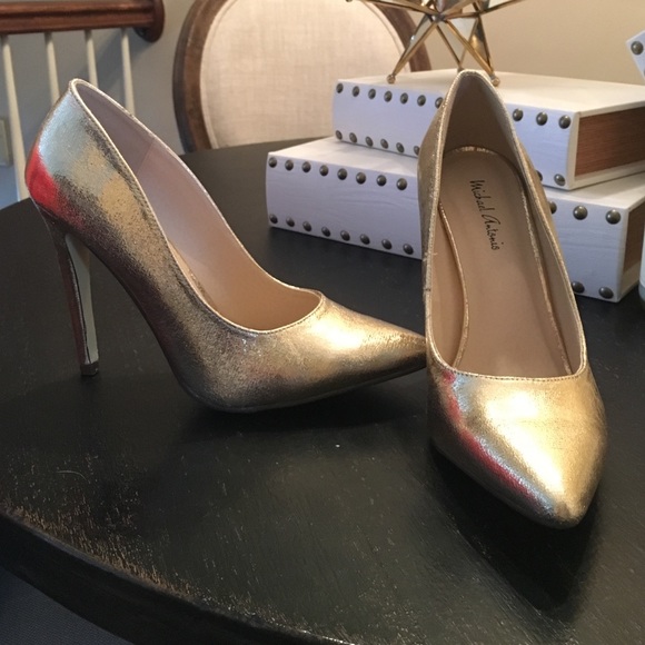 Michael Antonio Gold pointed toe pumps