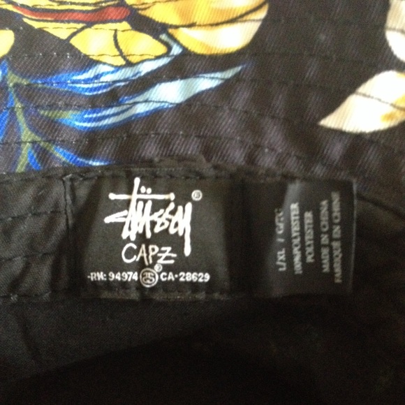Selling a stussy bucket hat! - Picture 4 of 4