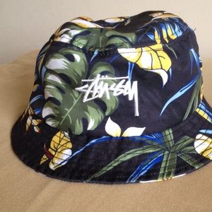 Selling a stussy bucket hat!