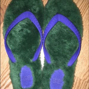 Never worn ugg flip flops
