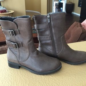 Kenneth Cole Reaction brown boots
