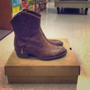 Born leather ankle boots. Size 8