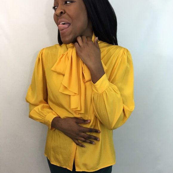 BEAUTIFUL Vibrant yellow blouse! - Picture 2 of 4