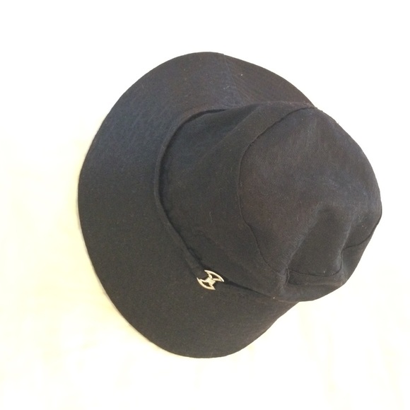 DKNY black hat