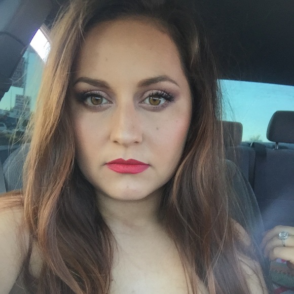 Meet your Posher, Mariana - Picture 1 of 1