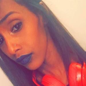 Meet your Posher, Muna