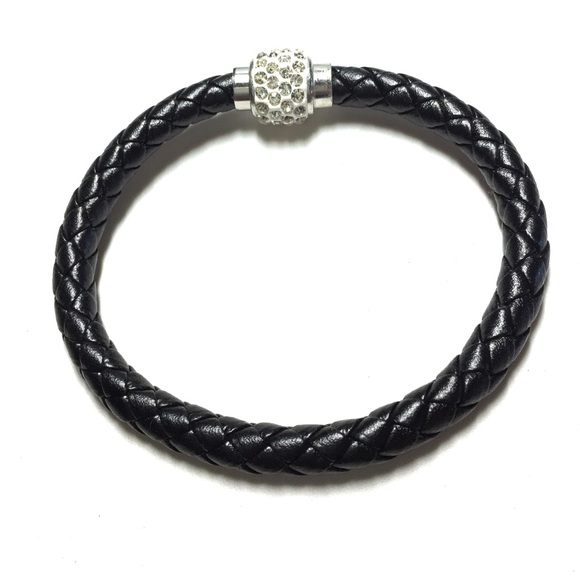 Jewelry - 🎀 Black braided bracelet magnetic Crystal clasp