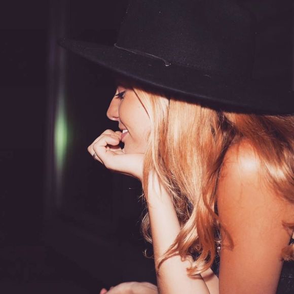 Meet your Posher, Kayleigh - Picture 1 of 1