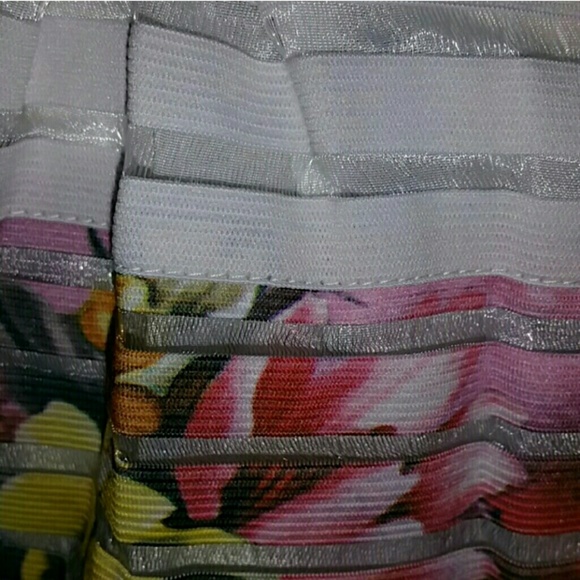 🌟Floral skirt NWT - Picture 3 of 4