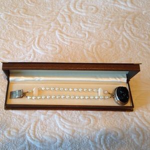 Genuine freshwater pearl bracelet.