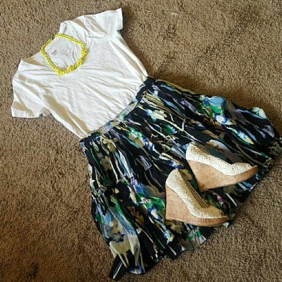 *MUST GO TODAY* Medium floral skirt