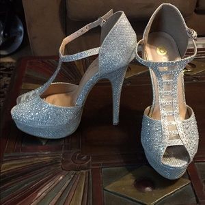 Prom shoes size 6