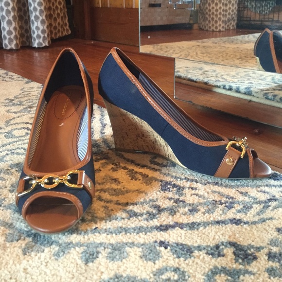 NWOT wedges Tommy Hilfiger