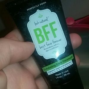 Perfectly posh BFF exfoliating daily facewash