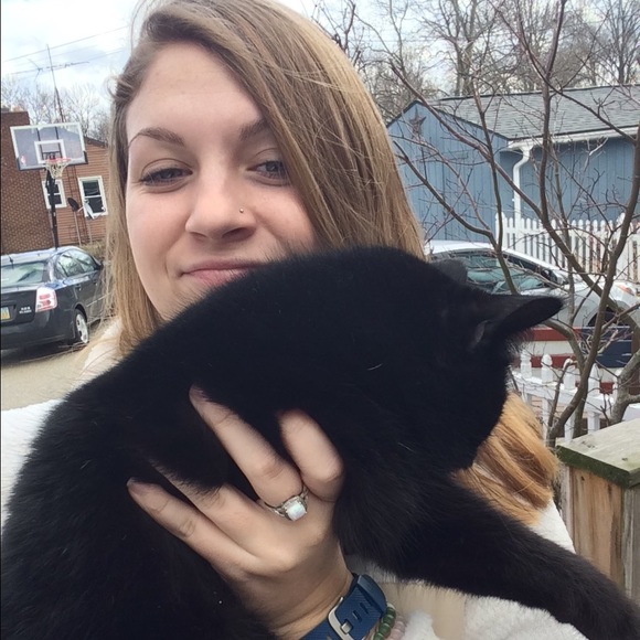 MEET YOUR POSHER - Picture 2 of 3