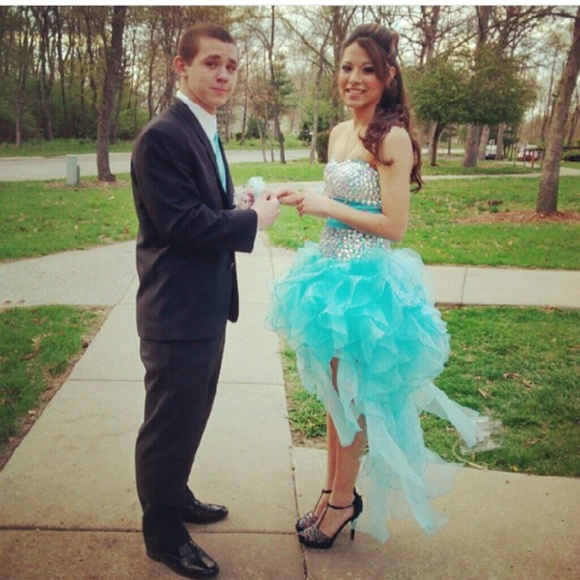 Beautiful prom dress! - Picture 2 of 3