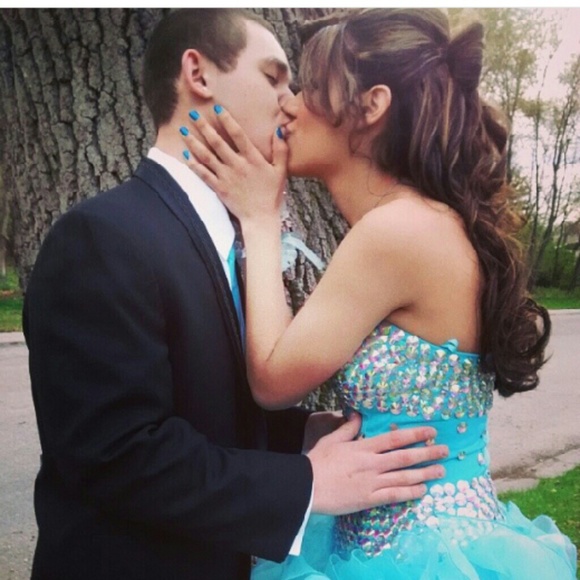 Beautiful prom dress! - Picture 3 of 3