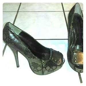 Sequin skull peep-toe pumps