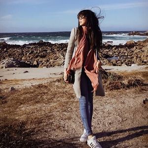 Meet your Posher, Stella