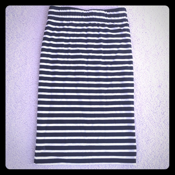 Beautiful black and white skirt.