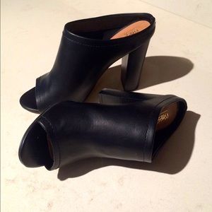 black heeled mules
