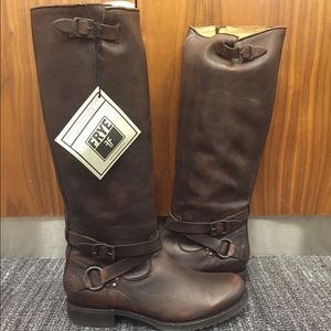 FRYE Veronica Criss Cross Tall - MAPLE