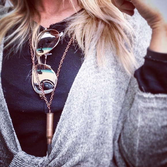 MEET THE POSHER!! TOP RATED AND TOP 10% SELLER! - Picture 2 of 3