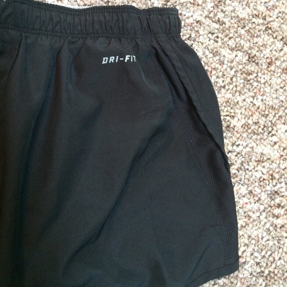 Black Nike shorts - Picture 2 of 4