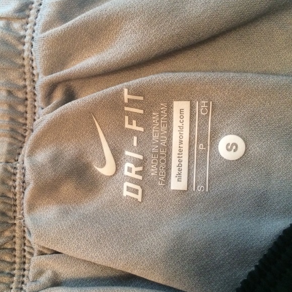 Black Nike shorts - Picture 3 of 4
