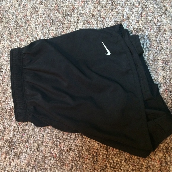 Black Nike shorts - Picture 4 of 4