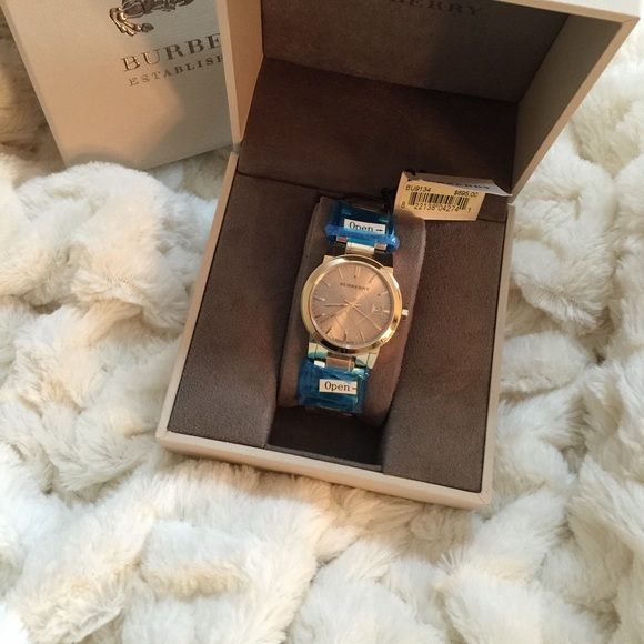 ??Authentic Burberry Gold tone Ladies Watch?