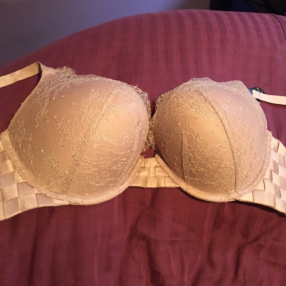 beautiful Victoria's Secret bombshell bra
