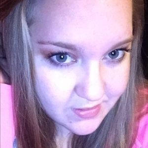 Meet your Posher, Tia