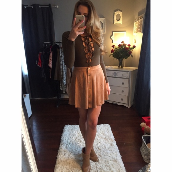 {{HP}}Suede button up skirt - Picture 2 of 3