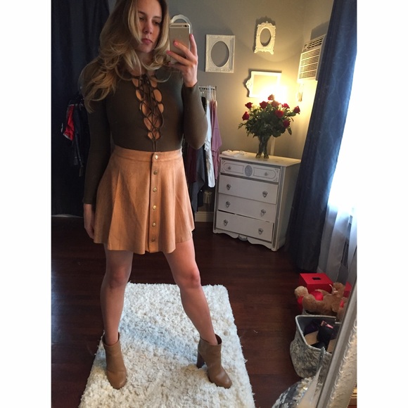 {{HP}}Suede button up skirt - Picture 3 of 3