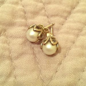 Pandora "cultured elegance" pearl studs