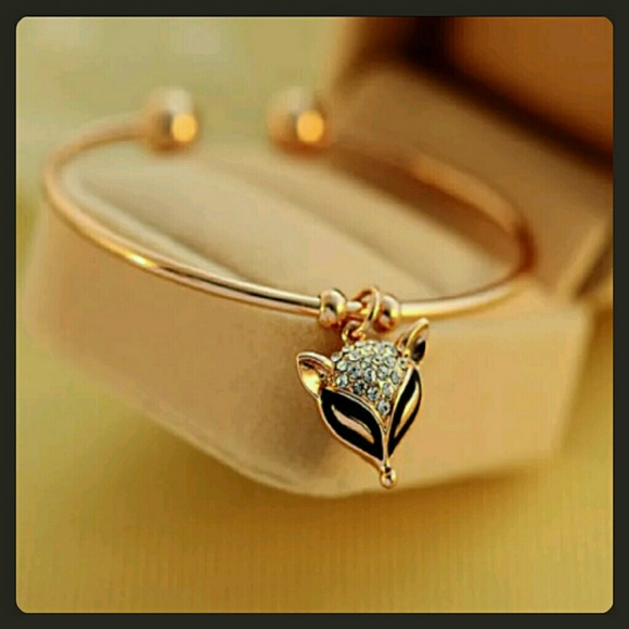 Boutique Jewelry - "New" Gold Fox Charm Cuff Bracelet