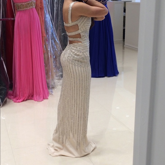 BRAND NEW NEVER WORN PROM DRESS