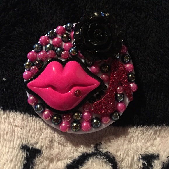 Lips compact mirror