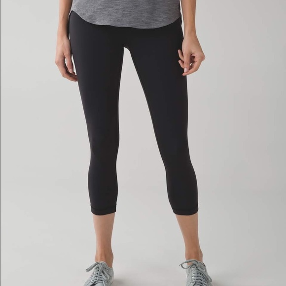 Lululemon Wunder Under crop pants