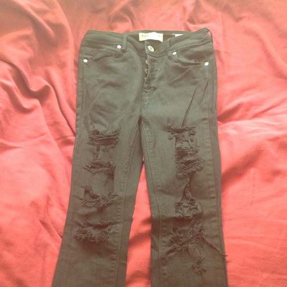 Bullhead destroyed jeans
