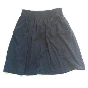 Black pocket skirt