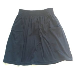Black pocket skirt
