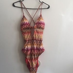 Colorful one piece swim suit 🏊🏼🌴🌞👙